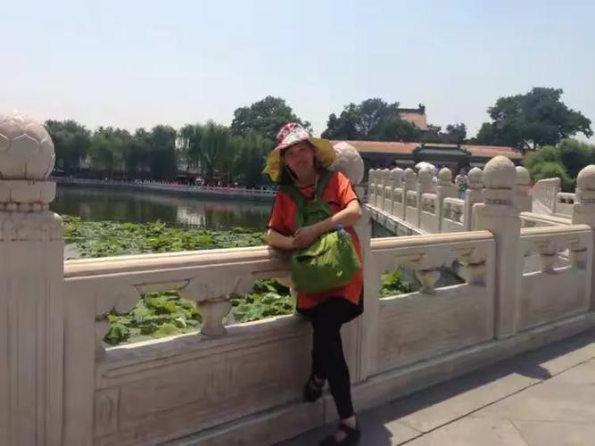 这三位美嗨了!来来,快来呀!还是看我吧就我会照像太晃眼了!坚持不住啦
