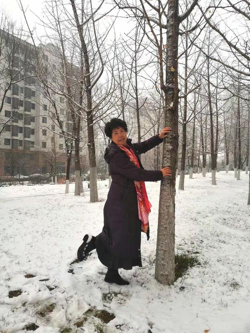 姐妹们拥抱大自然